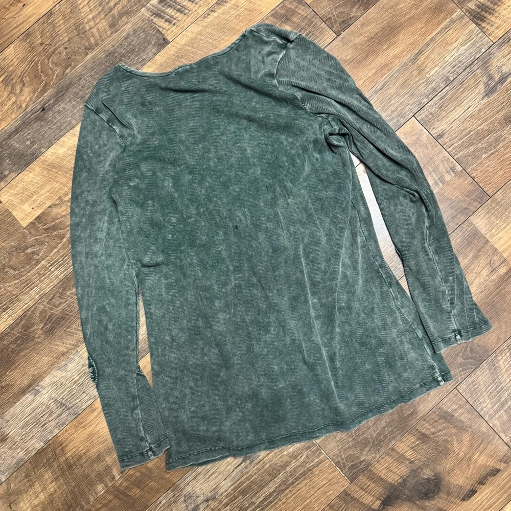 torrid Olive Green Long Sleeve Crochet Elbow Tee - Picture 6 of 7